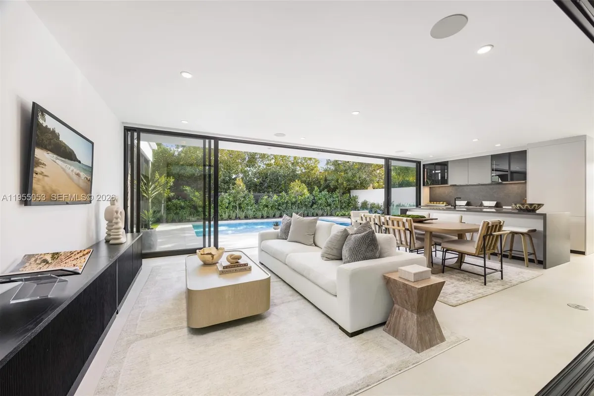 30 Samana Dr, Coconut Grove FL 33133