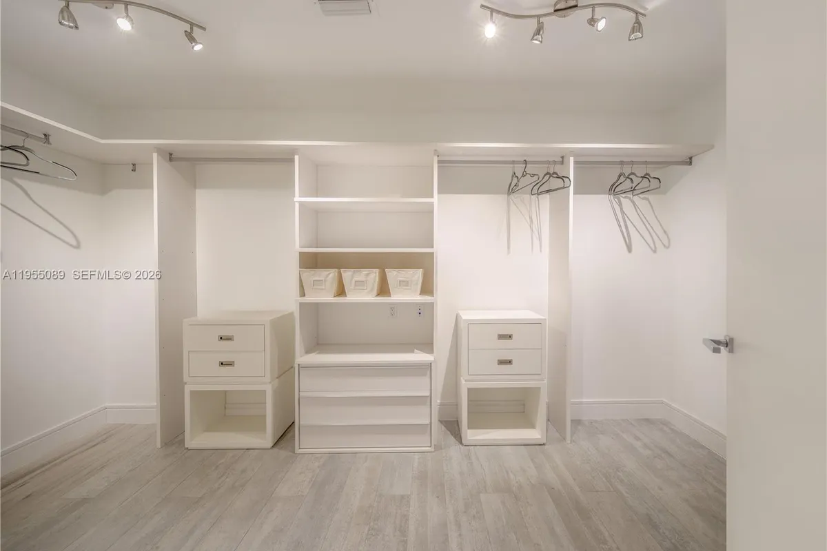 3300 NE 188th St # 315, Aventura FL 33180