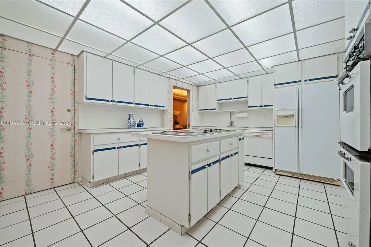 10155 Collins Ave # 909, Bal Harbour FL 33154