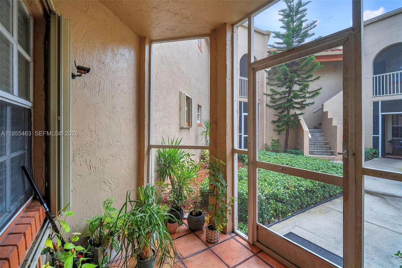 8606 SW 3rd St # 103, Pembroke Pines FL 33025