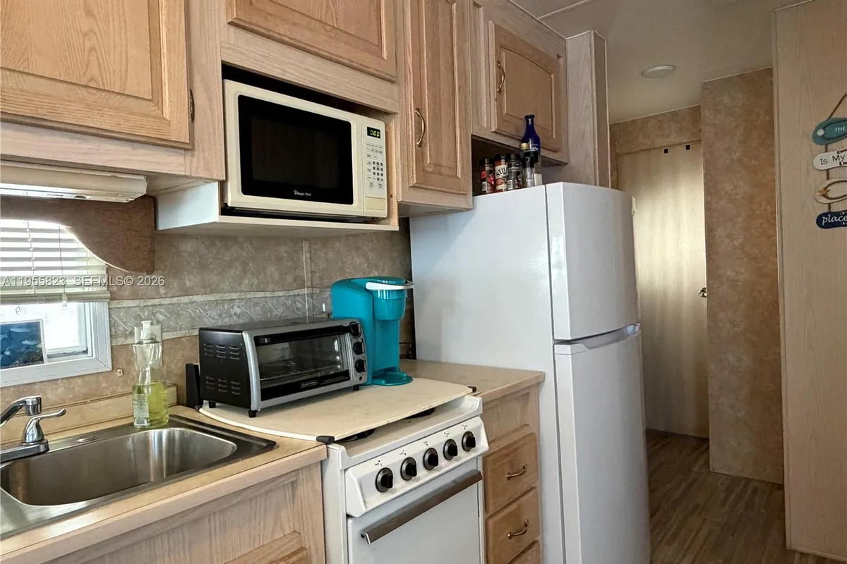 1361 Overseas Hwy G13, Marathon FL 33050