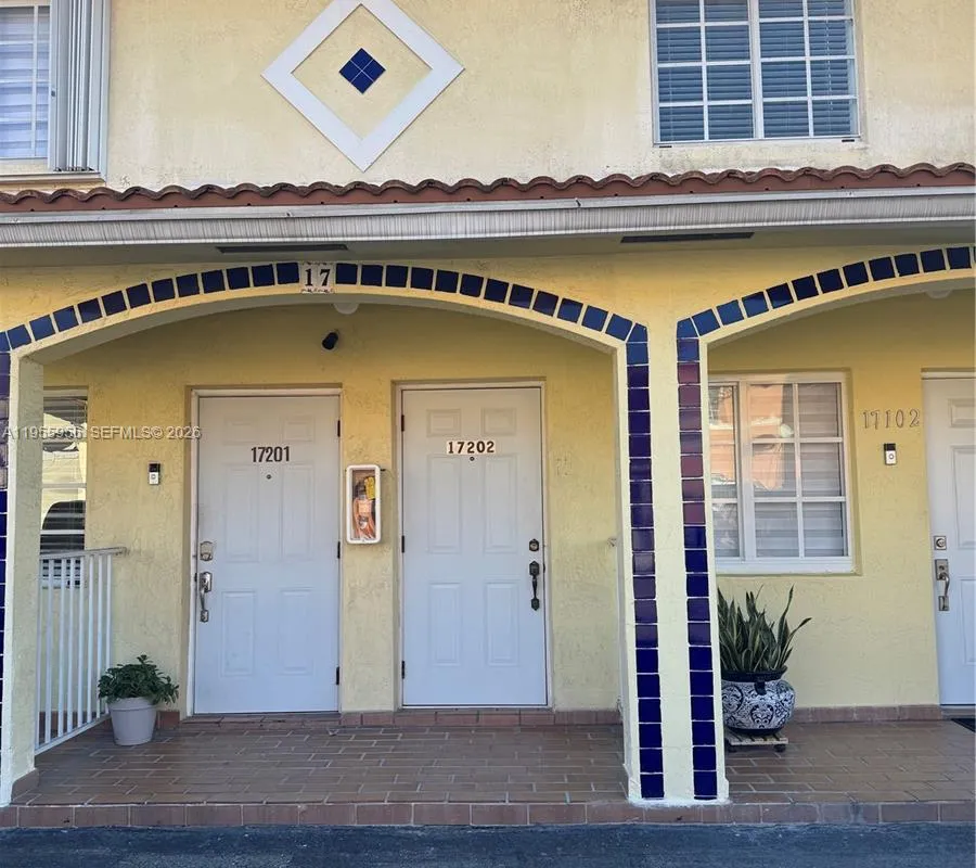 10101 W Okeechobee Rd # 17202, Hialeah Gardens FL 33016