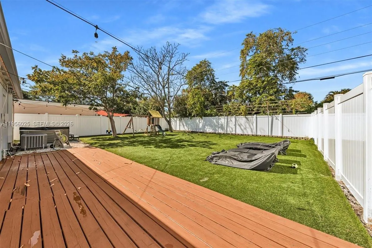 5157 NE 6th Ave, Oakland Park FL 33334