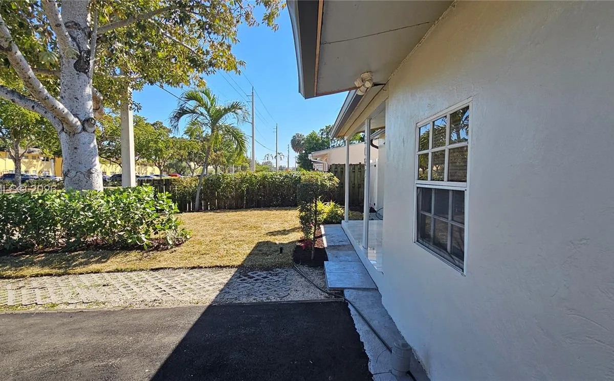 5157 NE 6th Ave, Oakland Park FL 33334