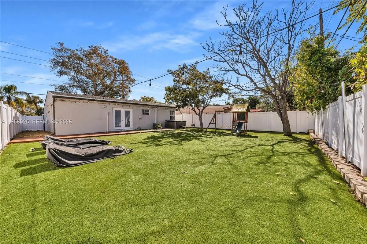 5157 NE 6th Ave, Oakland Park FL 33334