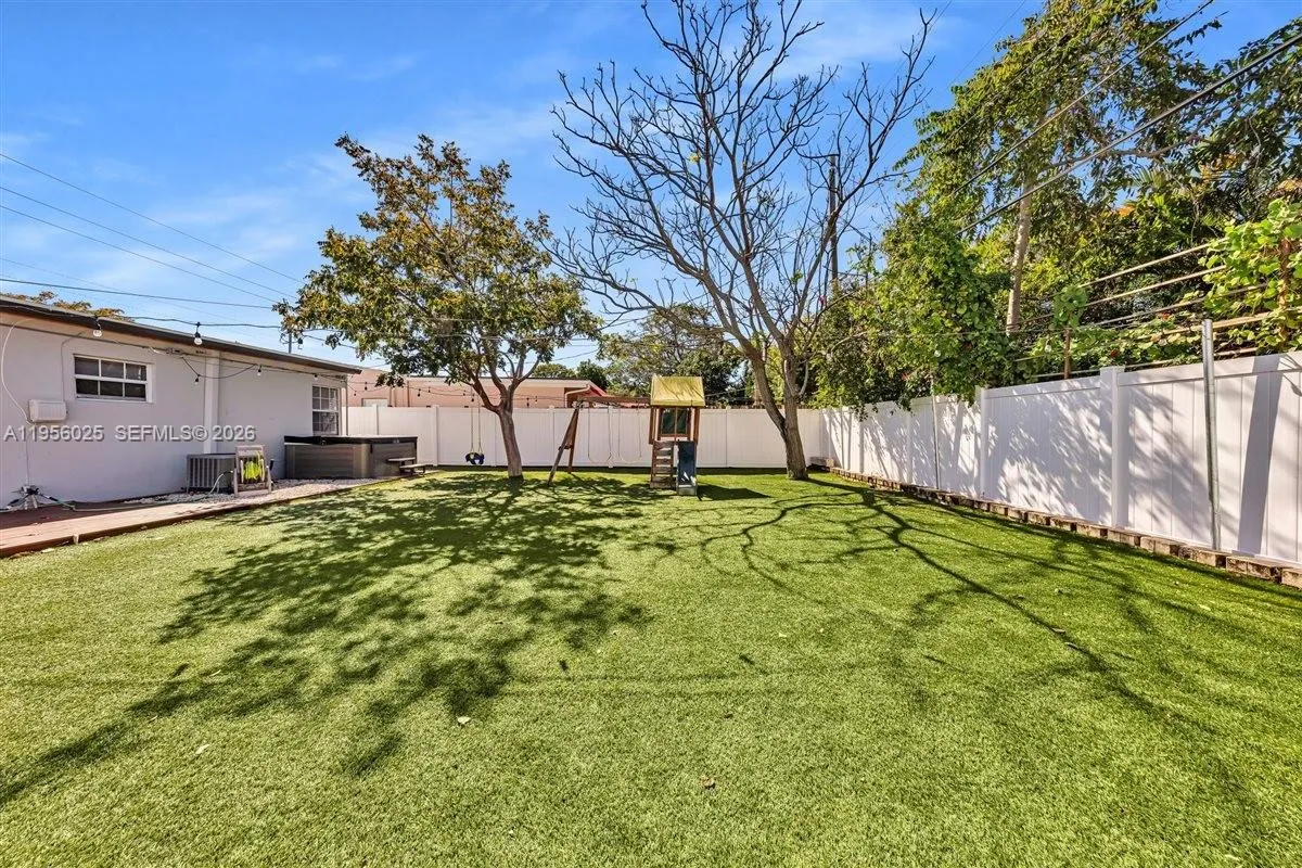 5157 NE 6th Ave, Oakland Park FL 33334