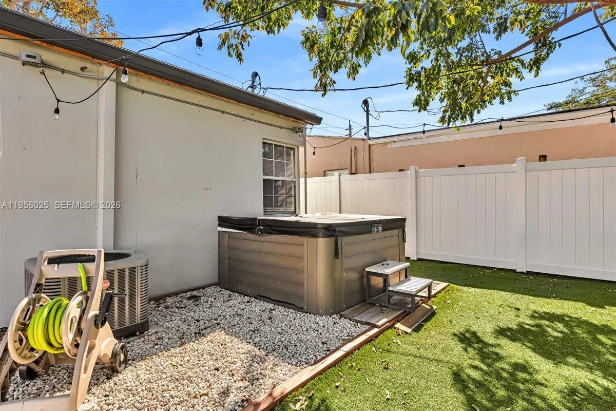 5157 NE 6th Ave, Oakland Park FL 33334