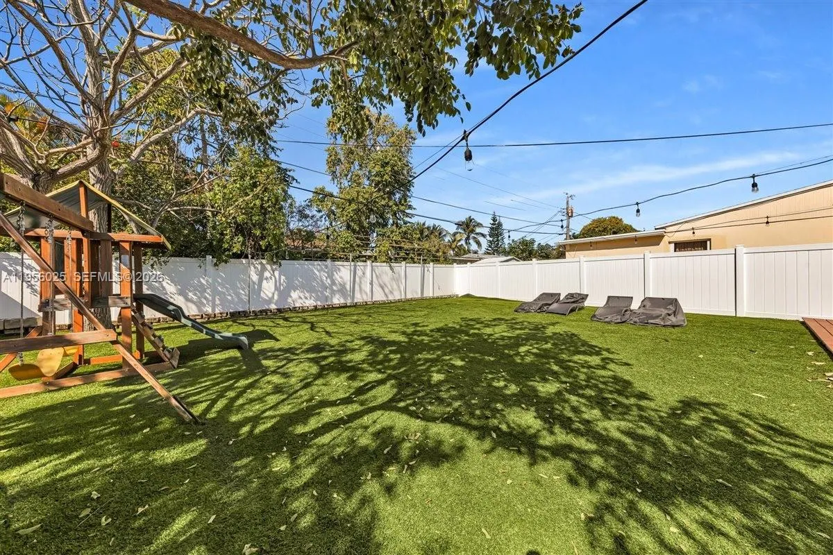 5157 NE 6th Ave, Oakland Park FL 33334