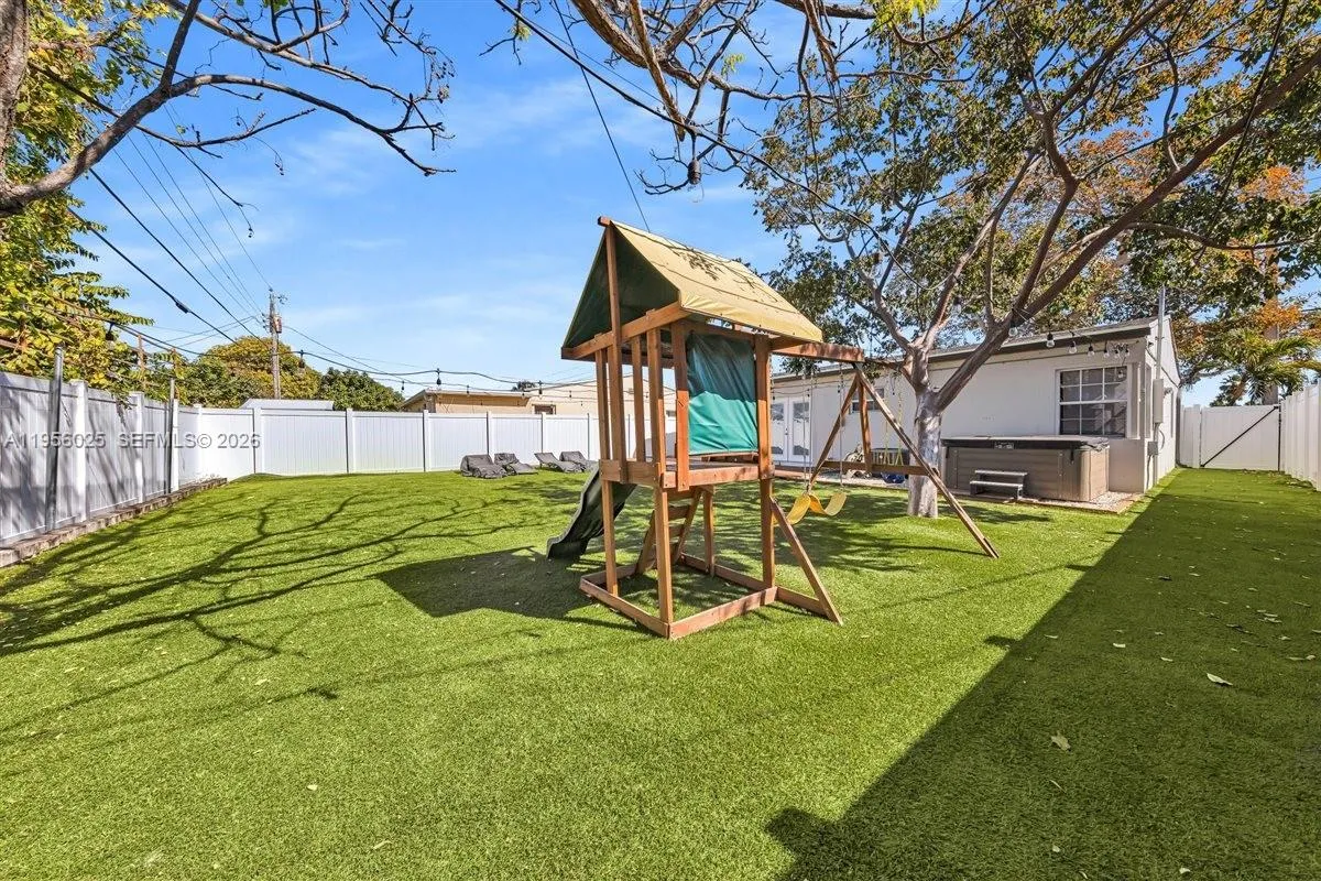 5157 NE 6th Ave, Oakland Park FL 33334