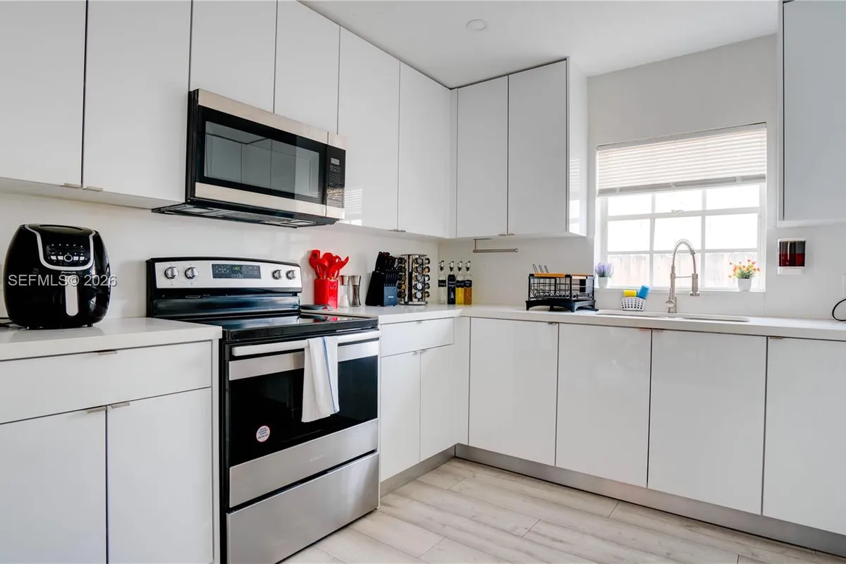 5157 NE 6th Ave, Oakland Park FL 33334