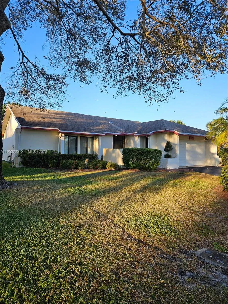 10301 Greenbriar Ct, Boca Raton FL 33498