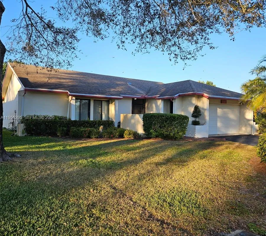 10301 Greenbriar Ct, Boca Raton FL 33498