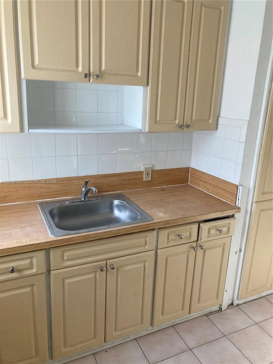 3742 SW 29th St # 3742, Miami FL 33134