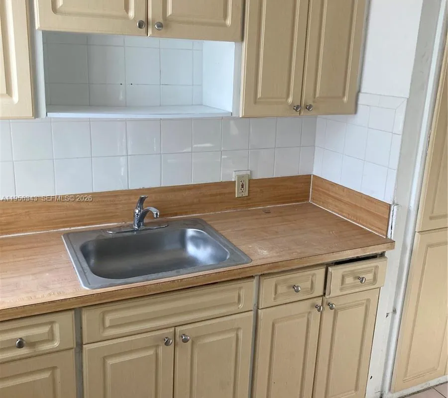 3742 SW 29th St # 3742, Miami FL 33134