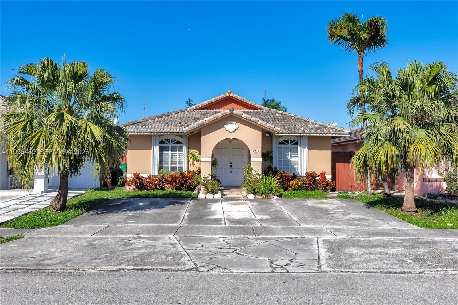 9719 NW 127th St, Hialeah Gardens FL 33018