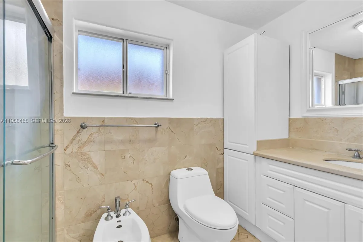 9719 NW 127th St, Hialeah Gardens FL 33018