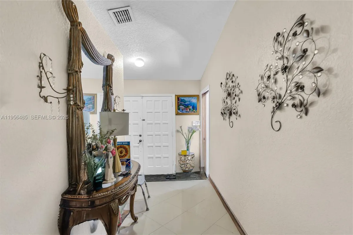 9719 NW 127th St, Hialeah Gardens FL 33018