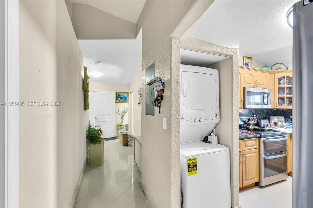 9719 NW 127th St, Hialeah Gardens FL 33018