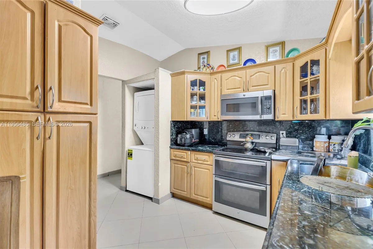 9719 NW 127th St, Hialeah Gardens FL 33018