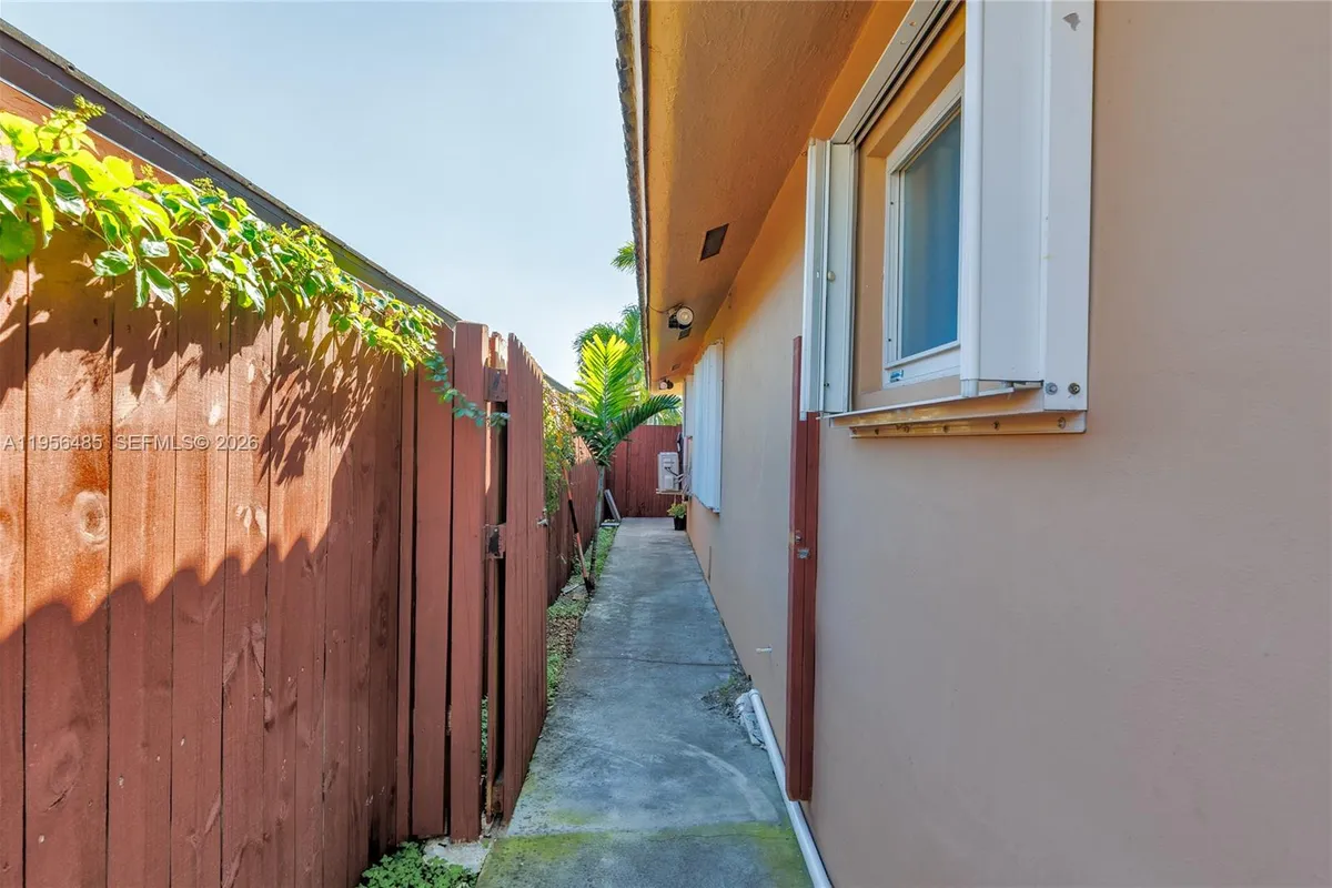 9719 NW 127th St, Hialeah Gardens FL 33018