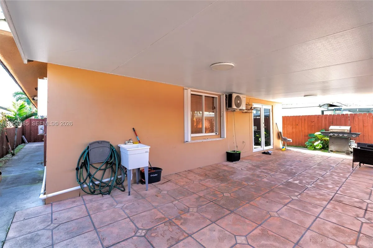 9719 NW 127th St, Hialeah Gardens FL 33018