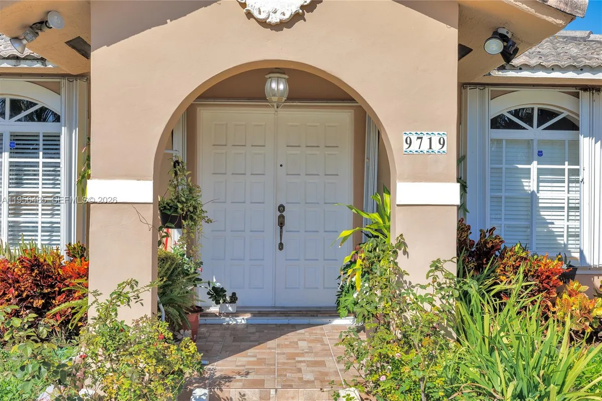 9719 NW 127th St, Hialeah Gardens FL 33018