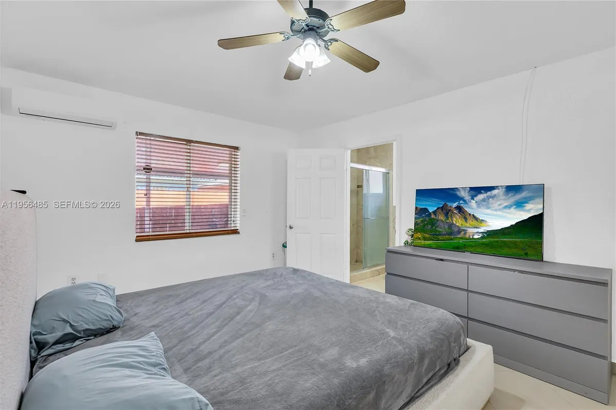 9719 NW 127th St, Hialeah Gardens FL 33018