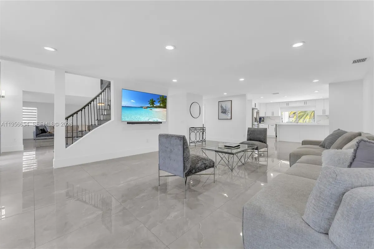 11824 SW 43rd Ct, Davie FL 33330