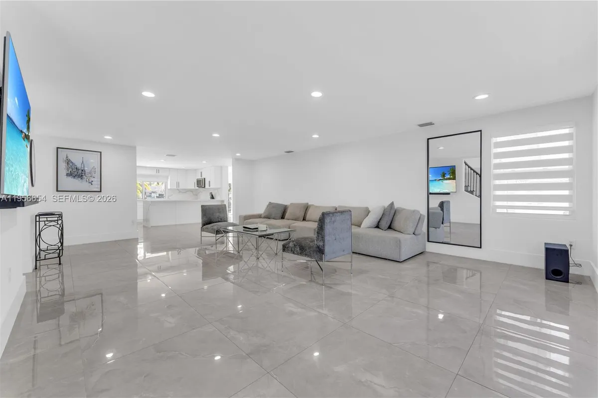 11824 SW 43rd Ct, Davie FL 33330