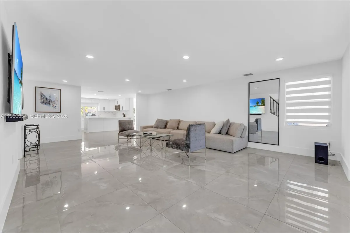 11824 SW 43rd Ct, Davie FL 33330