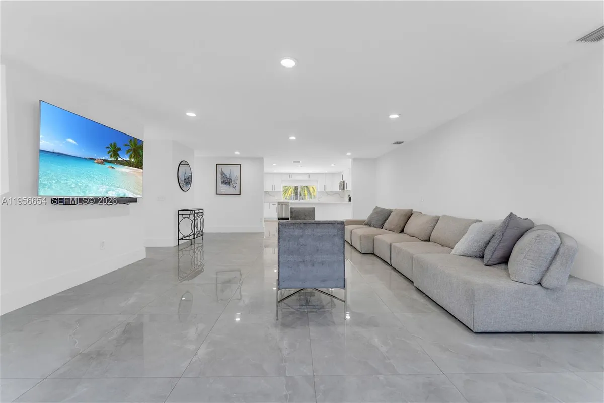 11824 SW 43rd Ct, Davie FL 33330