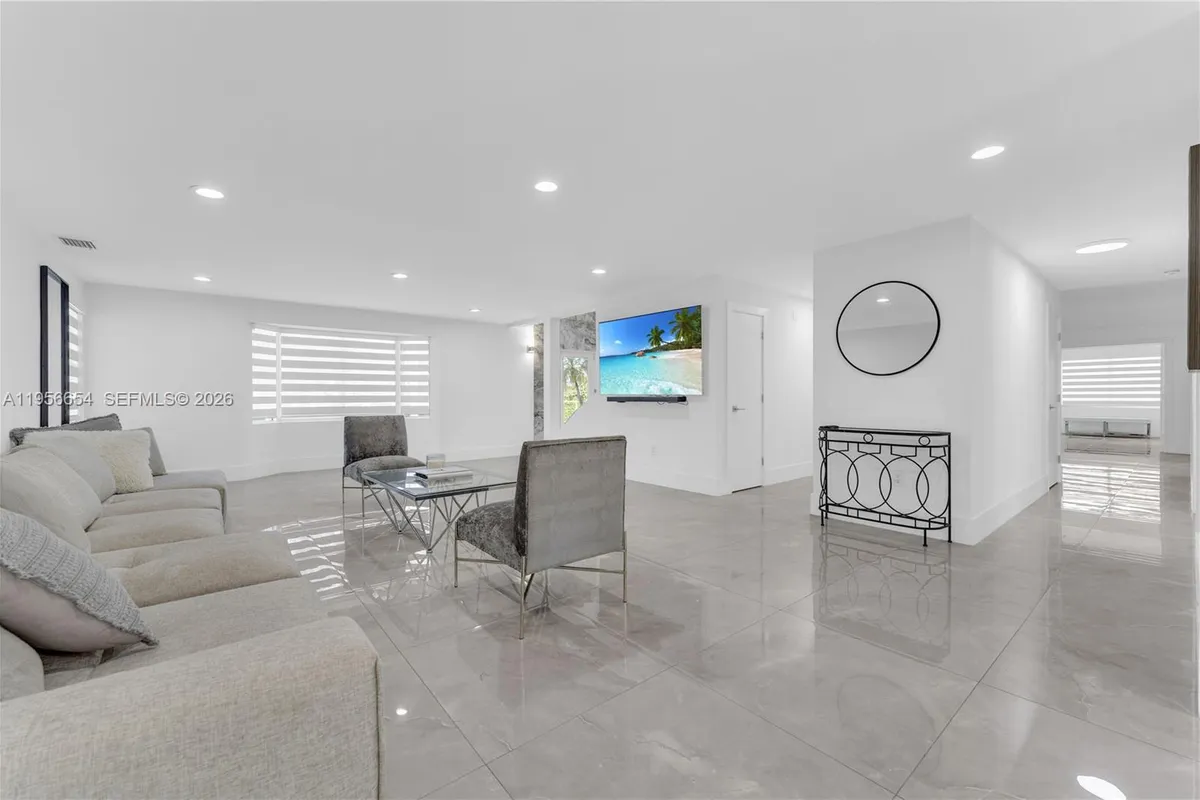 11824 SW 43rd Ct, Davie FL 33330