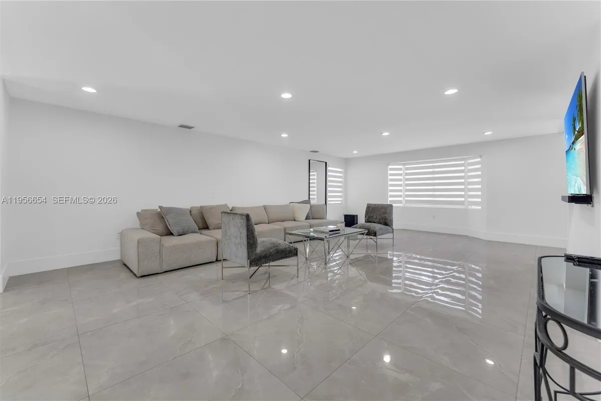 11824 SW 43rd Ct, Davie FL 33330