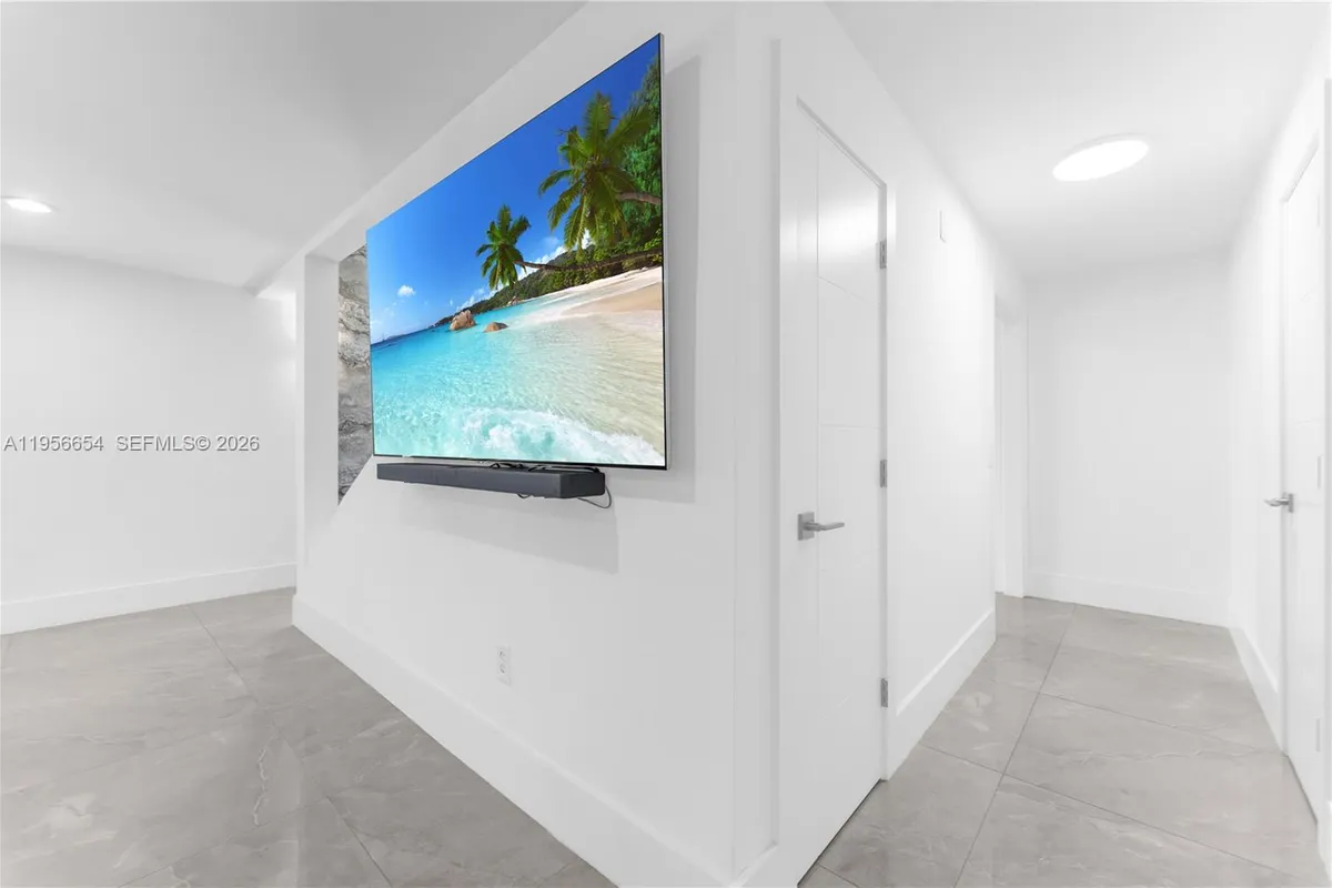 11824 SW 43rd Ct, Davie FL 33330