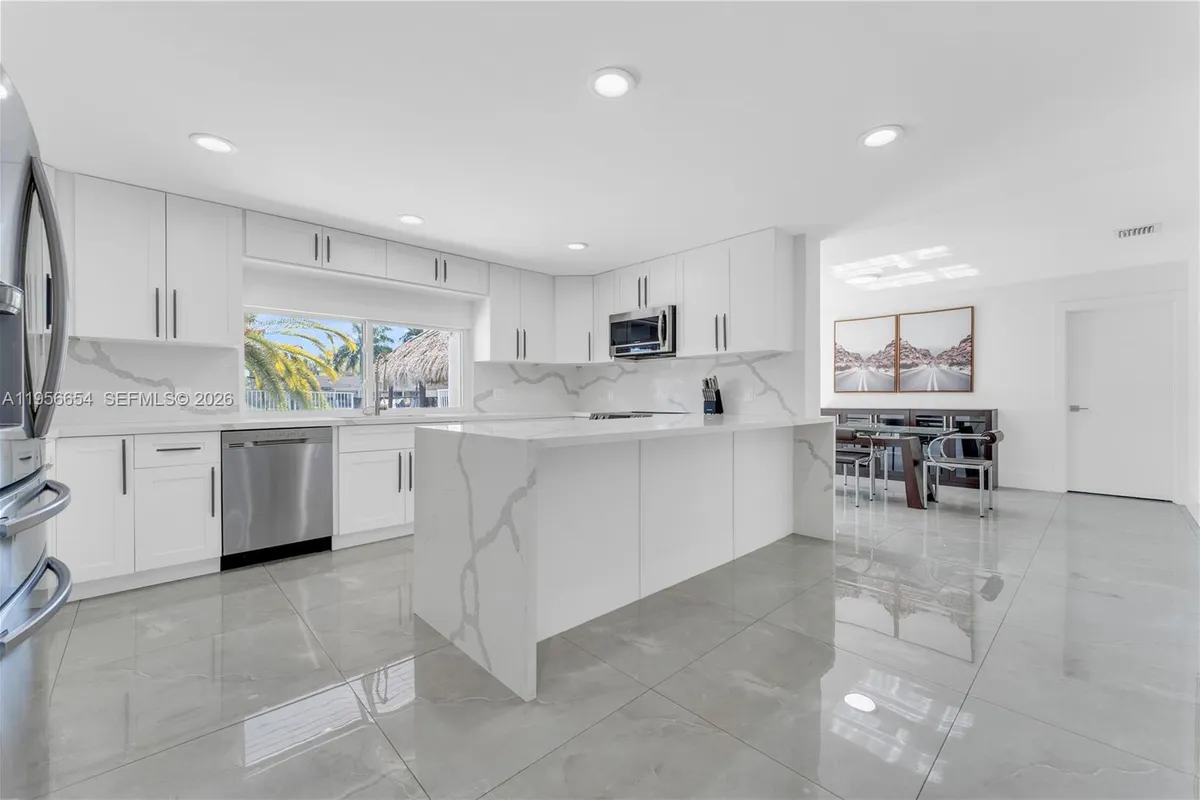 11824 SW 43rd Ct, Davie FL 33330