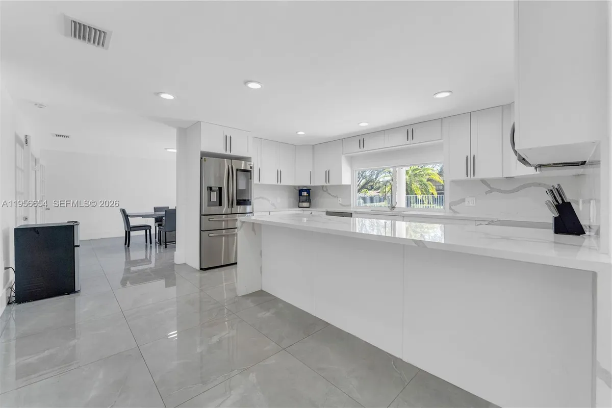 11824 SW 43rd Ct, Davie FL 33330