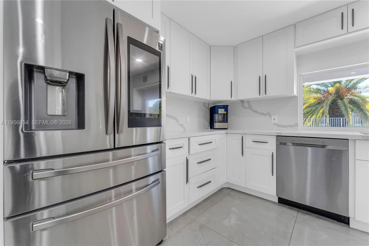 11824 SW 43rd Ct, Davie FL 33330