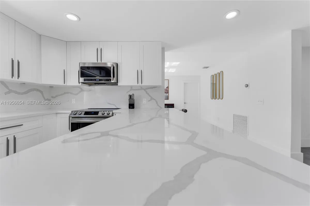 11824 SW 43rd Ct, Davie FL 33330