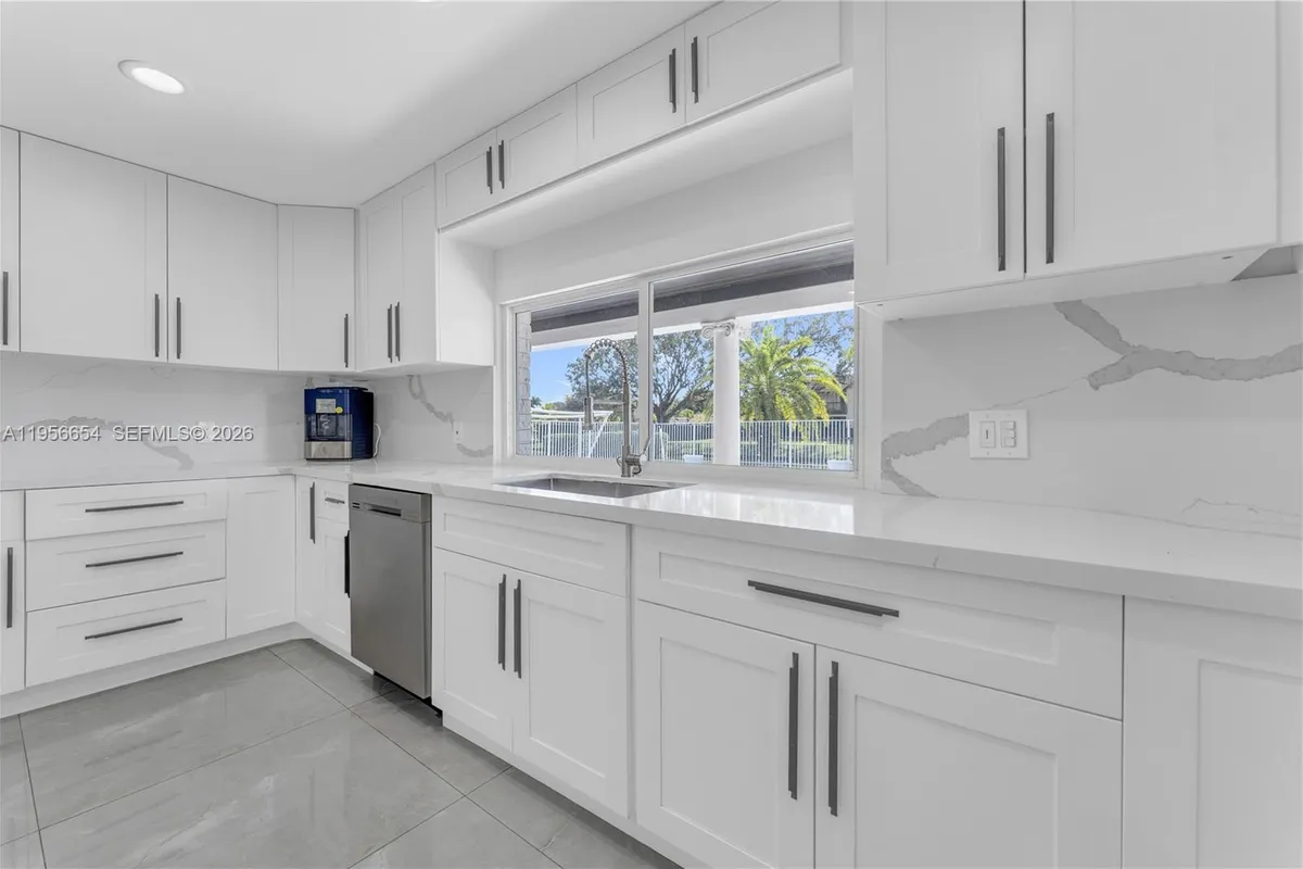 11824 SW 43rd Ct, Davie FL 33330