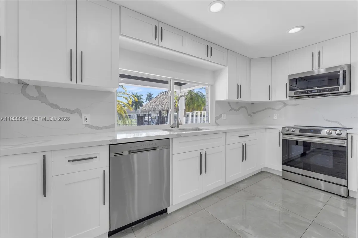 11824 SW 43rd Ct, Davie FL 33330