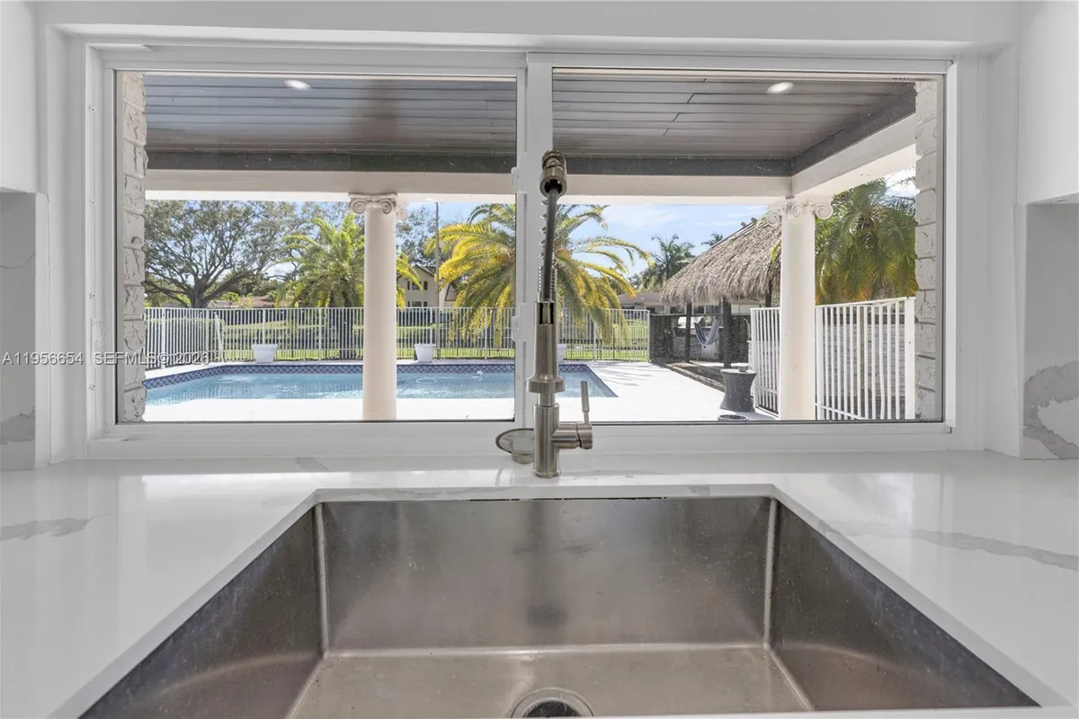 11824 SW 43rd Ct, Davie FL 33330