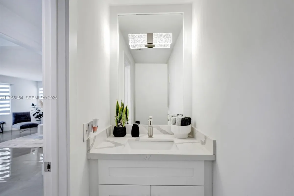 11824 SW 43rd Ct, Davie FL 33330