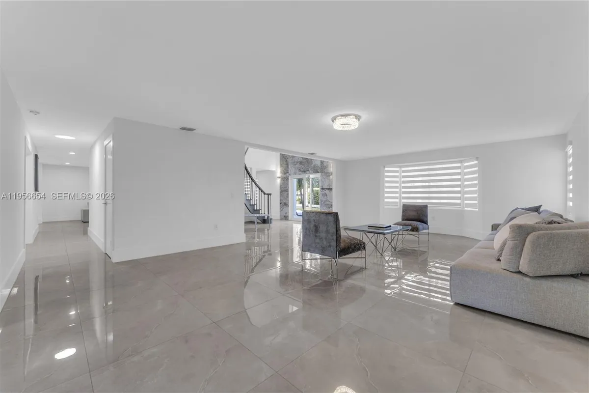 11824 SW 43rd Ct, Davie FL 33330