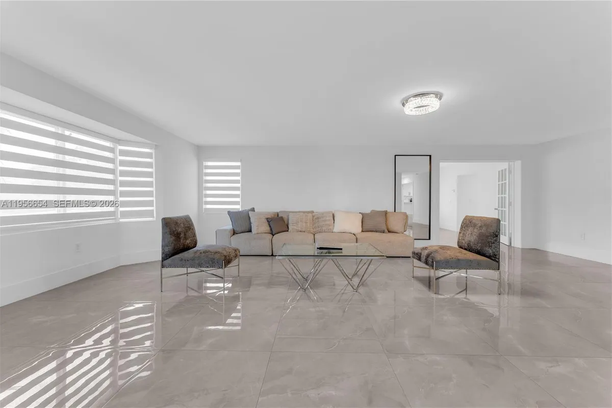 11824 SW 43rd Ct, Davie FL 33330