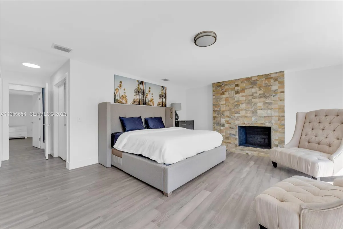 11824 SW 43rd Ct, Davie FL 33330