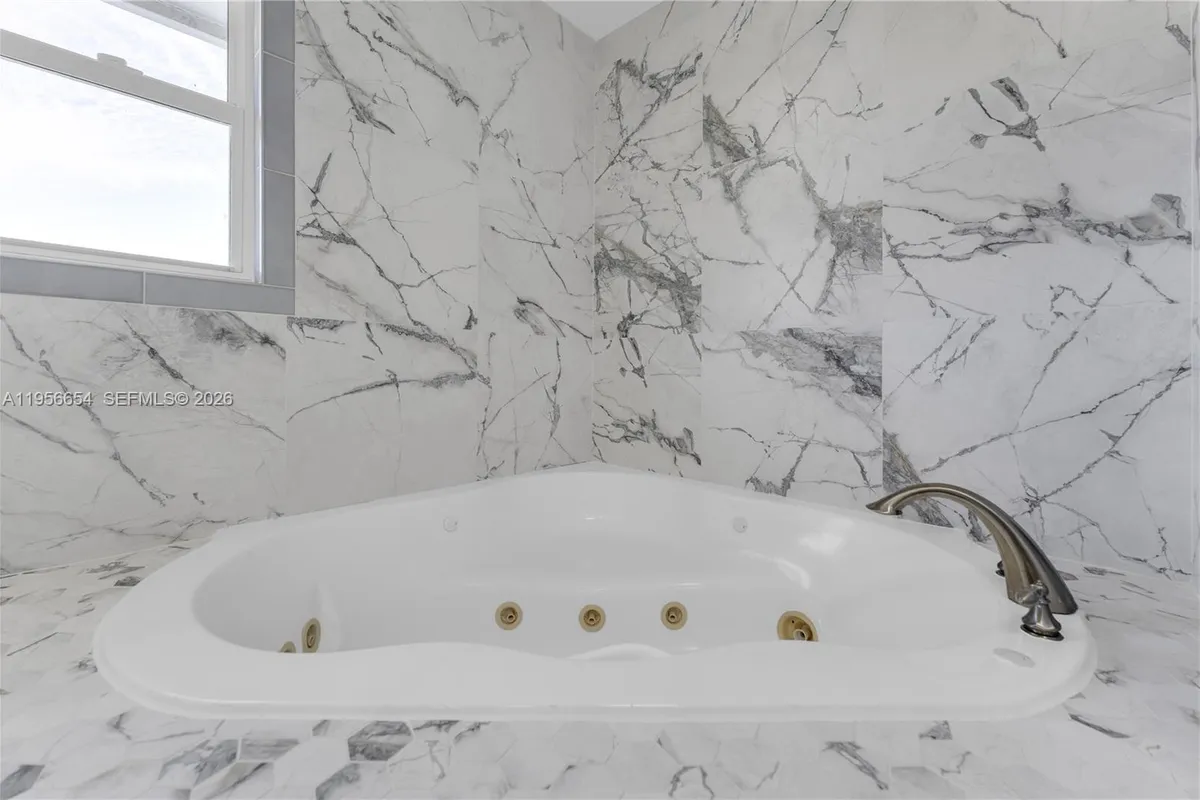 11824 SW 43rd Ct, Davie FL 33330