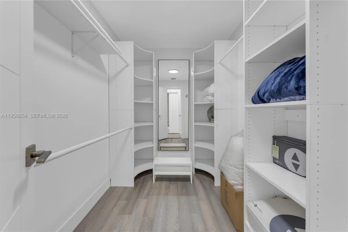 11824 SW 43rd Ct, Davie FL 33330