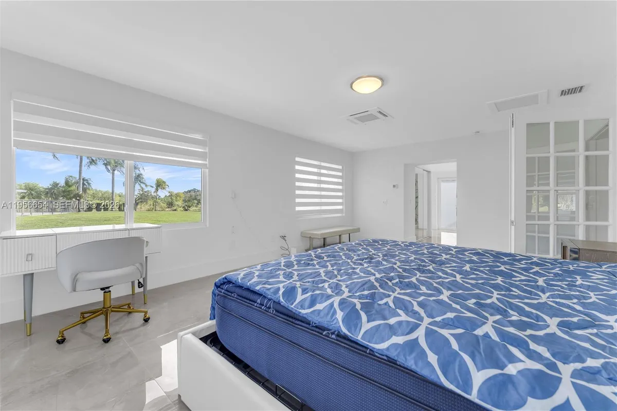 11824 SW 43rd Ct, Davie FL 33330