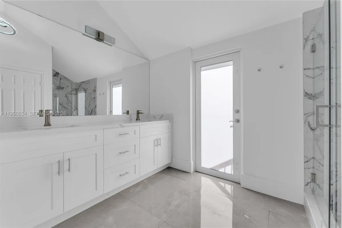 11824 SW 43rd Ct, Davie FL 33330