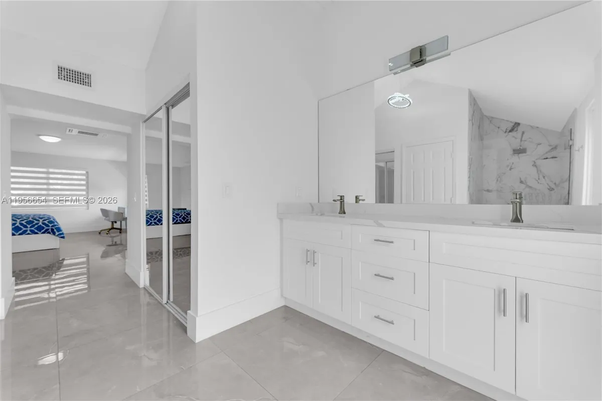 11824 SW 43rd Ct, Davie FL 33330